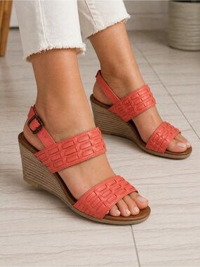 Bueno Misty Wedge Sandles in Coral  Leather Sz 38